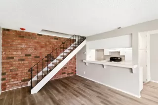 Photo #6: 223100100 Listing