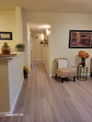 Photo #2: 223101685 Listing