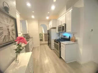 Photo #2: 223101786 Listing