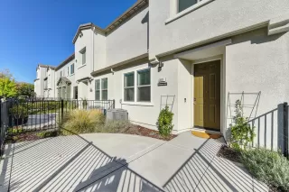 Photo #2: 223103078 Listing