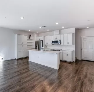 Photo #4: 223103078 Listing