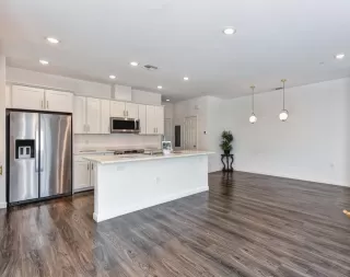 Photo #5: 223103078 Listing