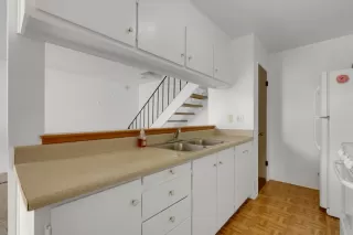 Photo #3: 223103736 Listing