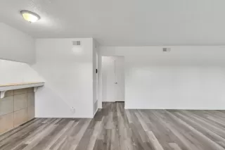 Photo #4: 223104099 Listing