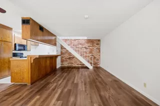 Photo #4: 223104483 Listing