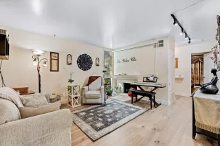 Photo #4: 223105108 Listing