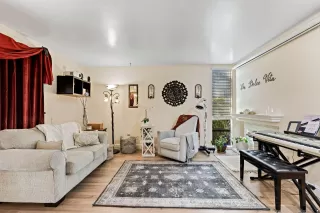 Photo #5: 223105108 Listing