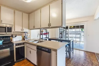 Photo #5: 223109888 Listing