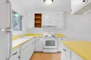 Photo #3: 223110433 Listing 