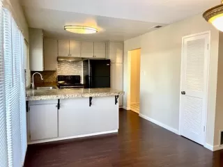 Photo #5: 223111127 Listing