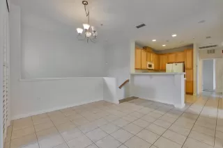 Photo #5: 223111805 Listing