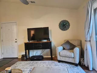 Photo #2: 223112503 Listing