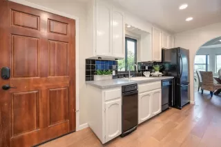 Photo #4: 223113436 Listing