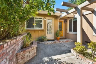 Photo #1: 223113954 Listing 