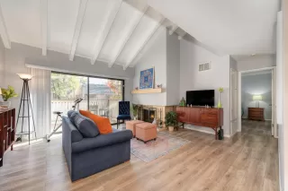 Photo #5: 223114046 Listing