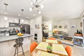 Photo #5: 223114638 Listing