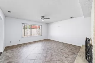 Photo #4: 223115503 Listing