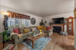 Photo #4: 223116618 Listing