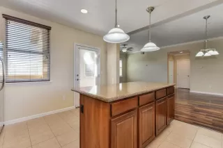 Photo #5: 224000537 Listing