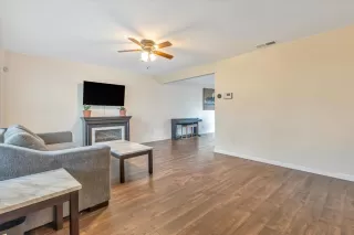 Photo #3: 224000562 Listing 