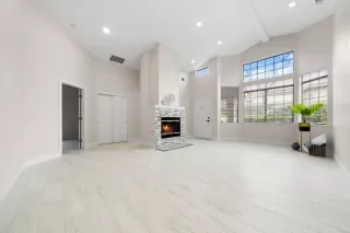 Photo #5: 224003200 Listing