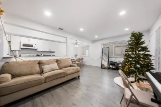 Photo #2: 224003661 Listing