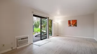 Photo #5: 224003829 Listing