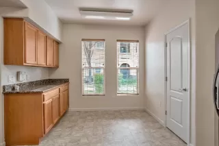 Photo #5: 224003939 Listing