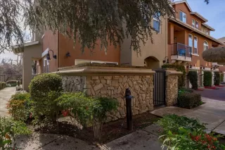 Photo #1: 224004806 Listing