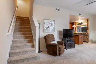 Photo #3: 224004806 Listing