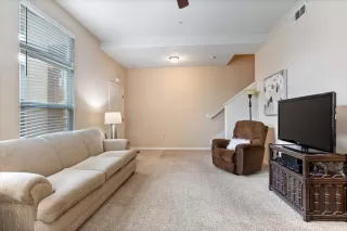 Photo #5: 224004806 Listing