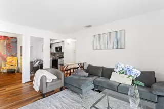 Photo #4: 224005587 Listing