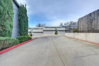 Photo #2: 224005863 Listing