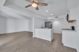 Photo #4: 224006092 Listing