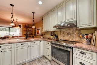 Photo #1: 224006528 Listing