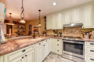 Photo #3: 224006528 Listing