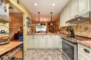 Photo #6: 224006528 Listing