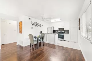 Photo #5: 224006683 Listing