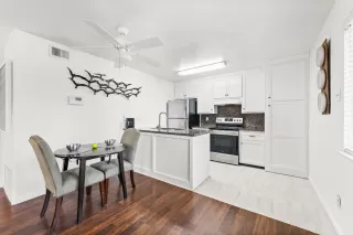 Photo #6: 224006683 Listing