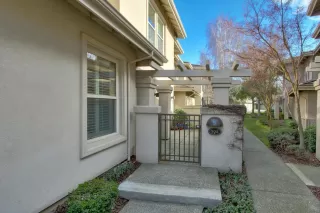 Photo #2: 224007630 Listing