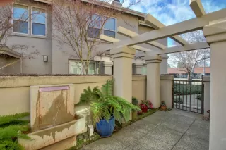 Photo #3: 224007630 Listing