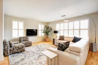 Photo #4: 224007630 Listing