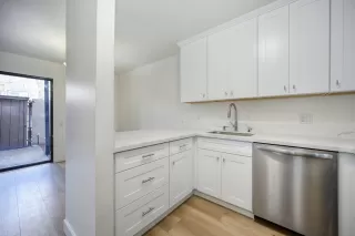 Photo #4: 224007773 Listing