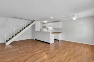 Photo #3: 224008012 Listing