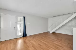 Photo #5: 224008012 Listing