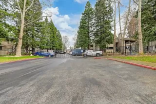 Photo #1: 224011429 Listing 