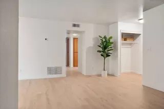 Photo #3: 224012191 Listing