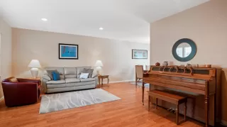 Photo #1: 224012729 Listing