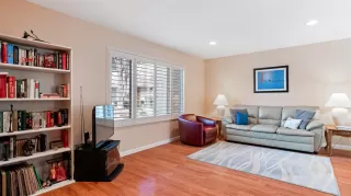 Photo #2: 224012729 Listing