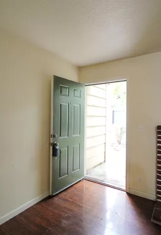 Photo #3: 224012887 Listing